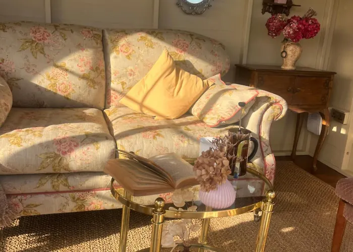 The Pink Cottage Upstairs Suite & Garden Summer Room