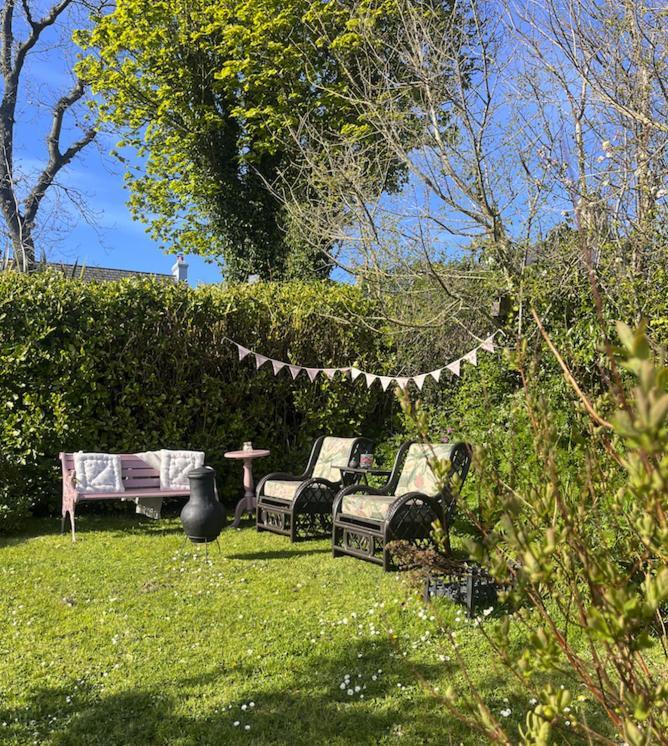 The Pink Upstairs & Garden Summer *
