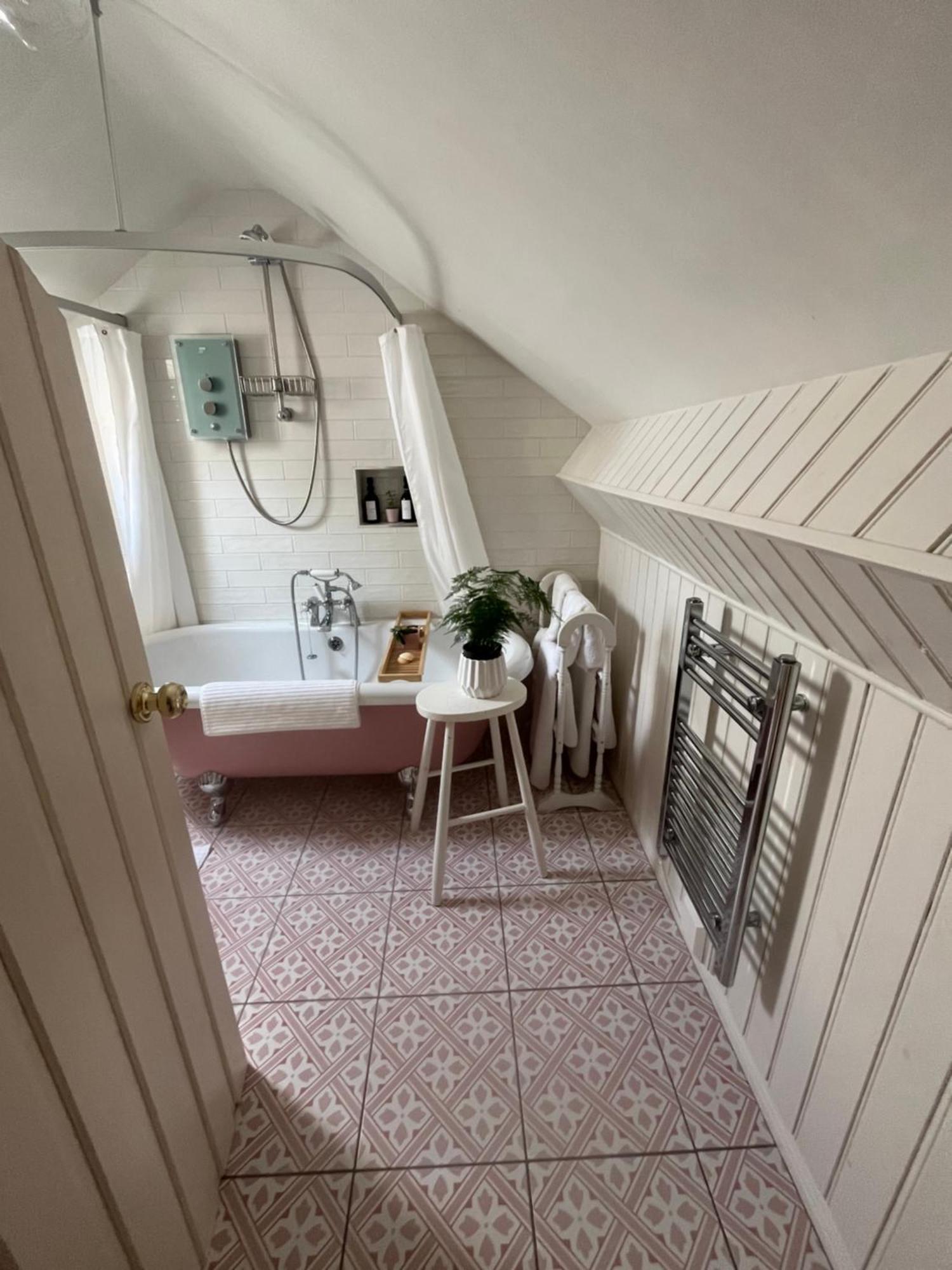 The Pink Upstairs & Garden Summer * Whitehead