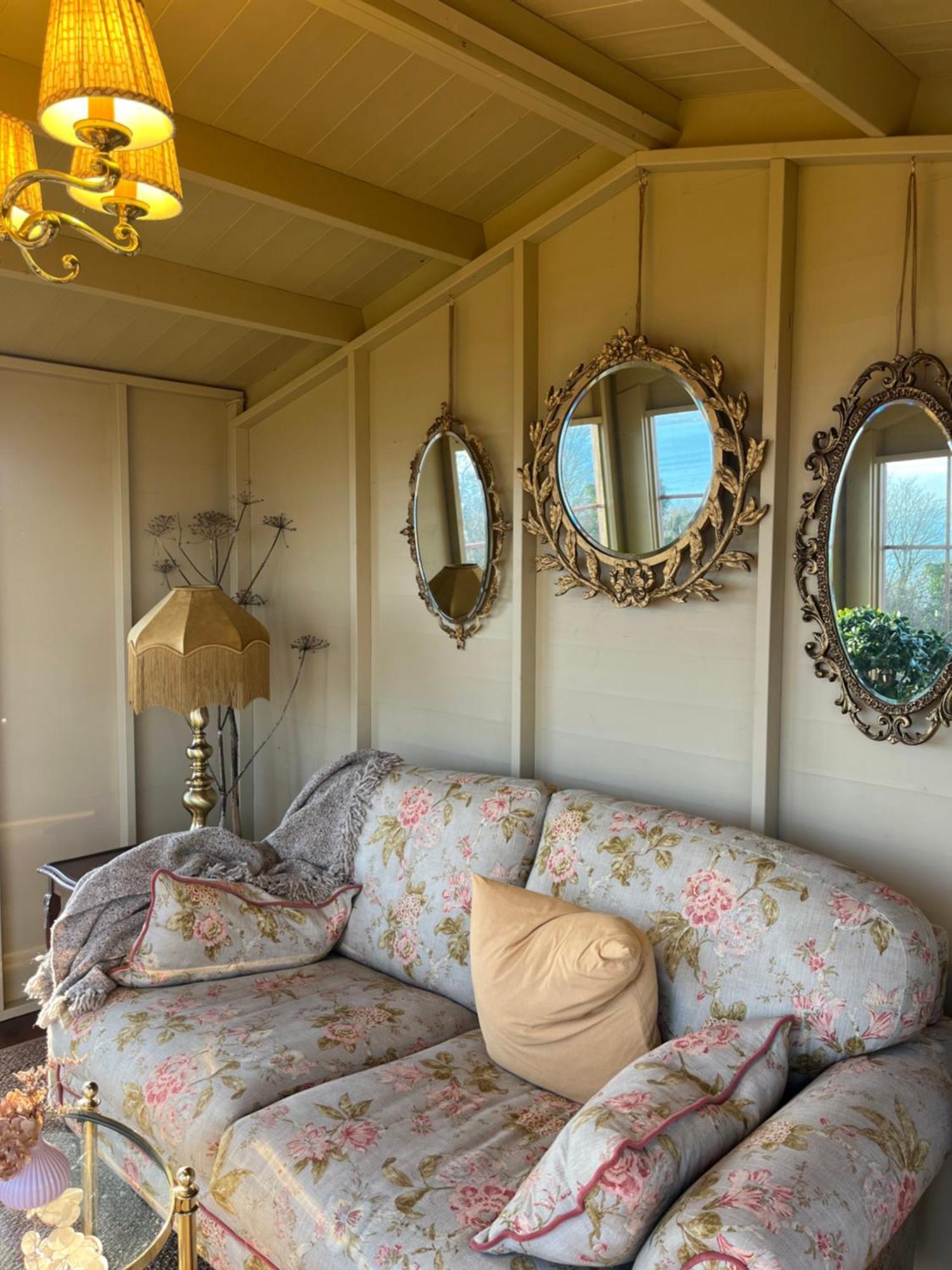 The Pink Upstairs & Garden Summer Apartment Whitehead